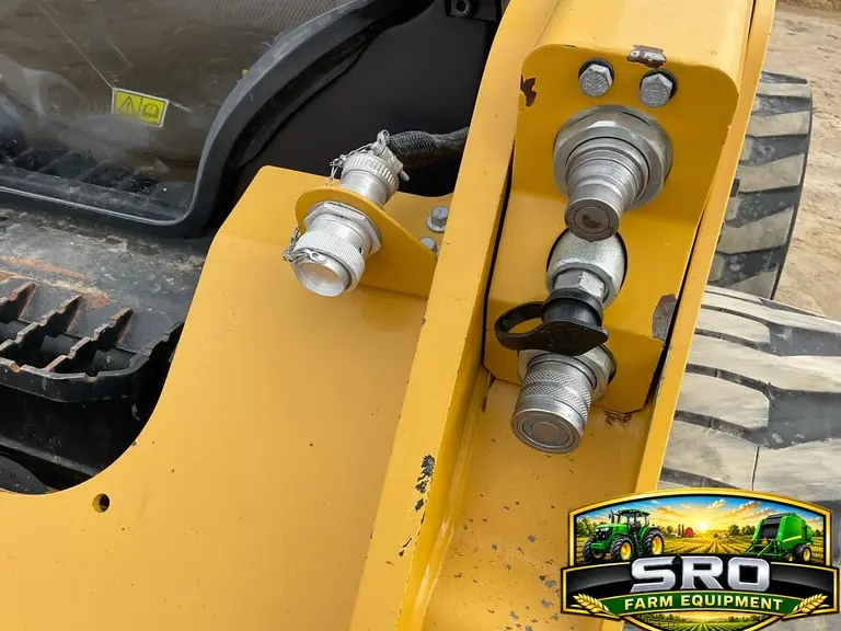 2022 Caterpillar 242D3 Skid Steer