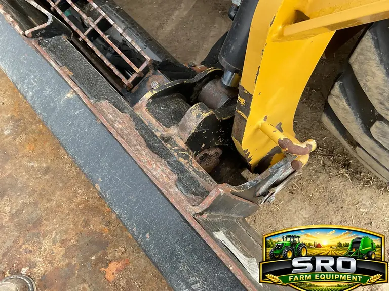 2022 Caterpillar 242D3 Skid Steer