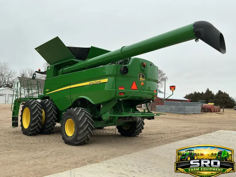 2015 John Deere S680 4WD Combine