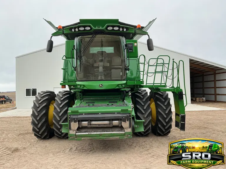 2015 John Deere S680 4WD Combine