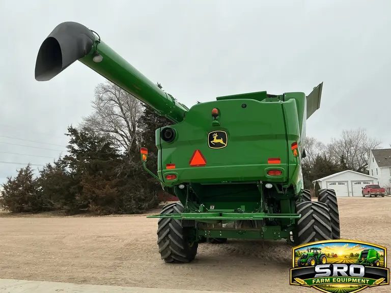 2015 John Deere S680 4WD Combine