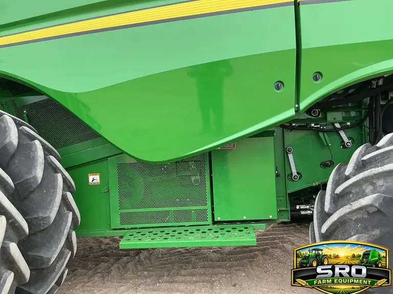 2015 John Deere S680 4WD Combine