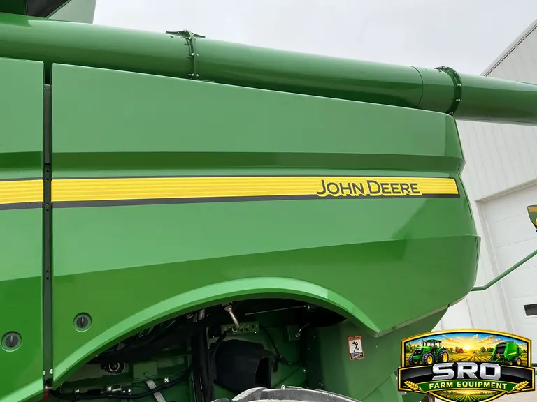 2015 John Deere S680 4WD Combine